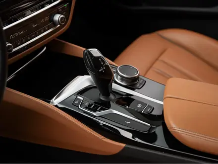 BMW 520 2018 года за 13 800 000 тг. в Алматы – фото 24