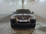 Volkswagen Touareg 2007 года за 6 890 000 тг. в Усть-Каменогорск – фото 2