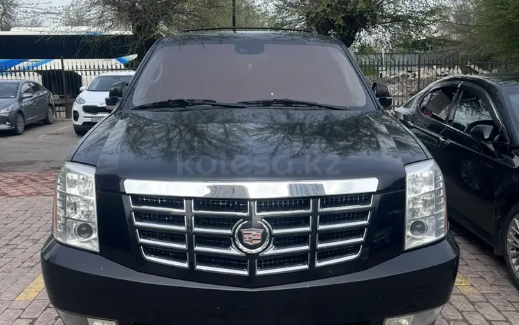 Cadillac Escalade 2013 года за 22 000 000 тг. в Алматы