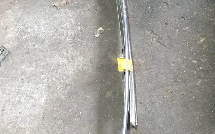 Молдинг под лобовое стекло Toyota Camry за 20 000 тг. в Алматы