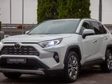 Toyota RAV4 Luxe 2021 года за 15 500 000 тг. в Алматы – фото 2