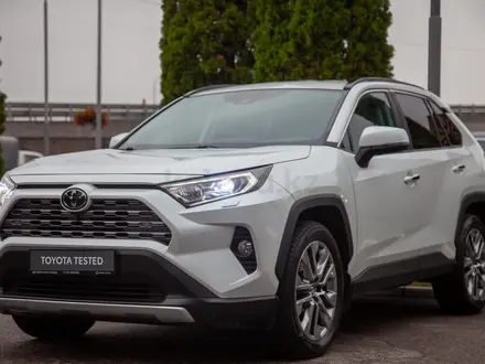 Toyota RAV4 Luxe 2021 года за 15 500 000 тг. в Алматы – фото 2
