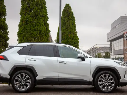 Toyota RAV4 Luxe 2021 года за 15 500 000 тг. в Алматы – фото 8