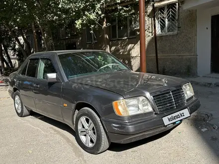 Mercedes-Benz E 200 1995 года за 2 200 000 тг. в Шымкент – фото 4