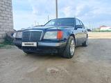 Mercedes-Benz E 200 1993 годаүшін1 400 000 тг. в Актобе – фото 2