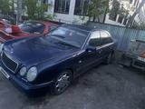 Mercedes-Benz E 230 1997 годаүшін1 600 000 тг. в Актобе – фото 2