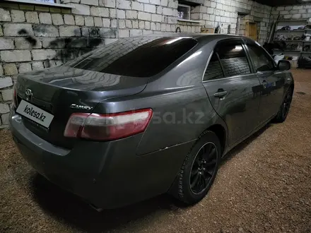 Toyota Camry 2007 года за 5 300 000 тг. в Актобе – фото 4