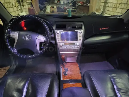 Toyota Camry 2007 года за 5 300 000 тг. в Актобе – фото 3