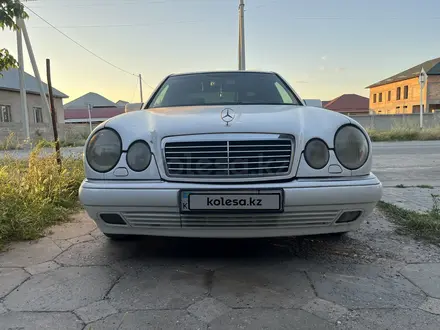 Mercedes-Benz E 280 1997 года за 2 800 000 тг. в Шымкент – фото 3