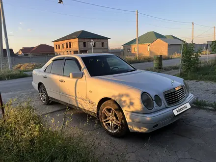 Mercedes-Benz E 280 1997 года за 2 800 000 тг. в Шымкент – фото 2