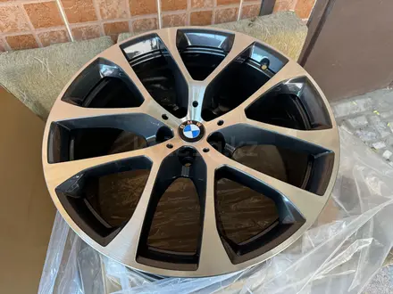 Оригинальные диски R20 на BMW X5 (G05) БМВ за 825 000 тг. в Алматы – фото 12
