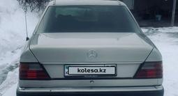 Mercedes-Benz E 230 1992 года за 1 600 000 тг. в Алматы – фото 4