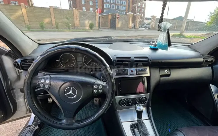 Mercedes-Benz C 230 2004 года за 2 000 000 тг. в Актобе