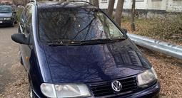 Volkswagen Sharan 1995 годаfor3 100 000 тг. в Петропавловск