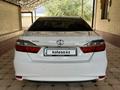 Toyota Camry 2015 года за 10 200 000 тг. в Шымкент – фото 13