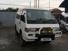 Mitsubishi Delica, 1995