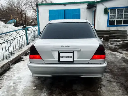 Mercedes-Benz C 240 1998 года за 1 700 000 тг. в Астана – фото 4