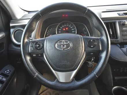Toyota RAV4 2015 года за 9 300 000 тг. в Атырау – фото 11