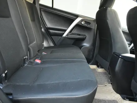 Toyota RAV4 2015 года за 9 300 000 тг. в Атырау – фото 15
