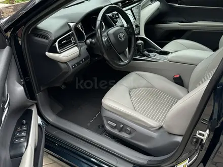 Toyota Camry 2019 года за 9 500 000 тг. в Уральск – фото 11