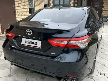 Toyota Camry 2019 года за 9 500 000 тг. в Уральск – фото 8