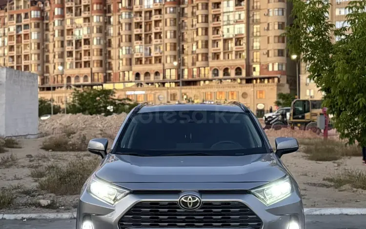 Toyota RAV4 2021 года за 13 500 000 тг. в Актау