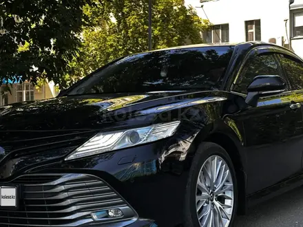 Toyota Camry 2018 года за 12 500 000 тг. в Астана – фото 2