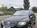 Volkswagen Touareg 2006 года за 4 700 000 тг. в Семей