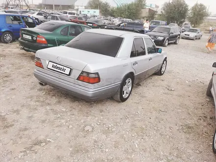 Mercedes-Benz E 280 1993 года за 2 800 000 тг. в Туркестан