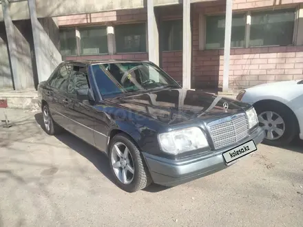 Mercedes-Benz E 230 1991 года за 1 900 000 тг. в Алматы