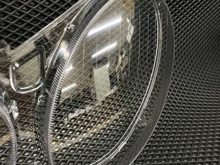 Стекло Фар Мерс W211 Mercedes-benz за 17 500 тг. в Астана – фото 5