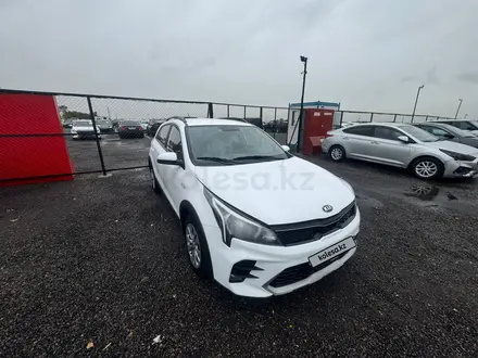 Kia Rio X-Line 2021 года за 7 504 000 тг. в Алматы – фото 4