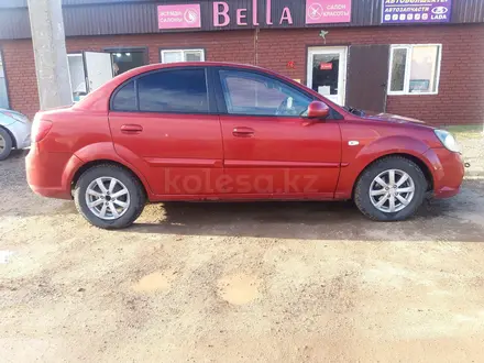 Kia Rio 2009 года за 2 500 000 тг. в Актобе – фото 2