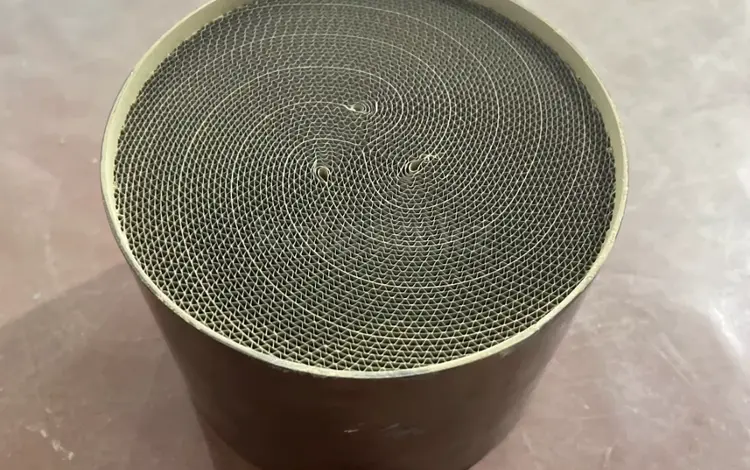 Катализатор металлический новый за 70 000 тг. в Алматы