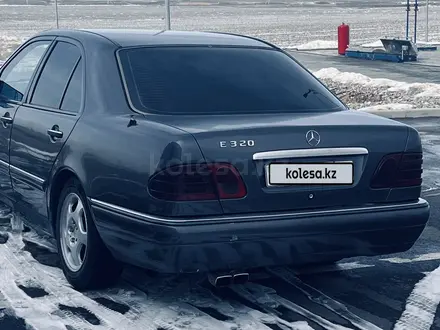 Mercedes-Benz E 320 1995 года за 3 800 000 тг. в Алматы – фото 2