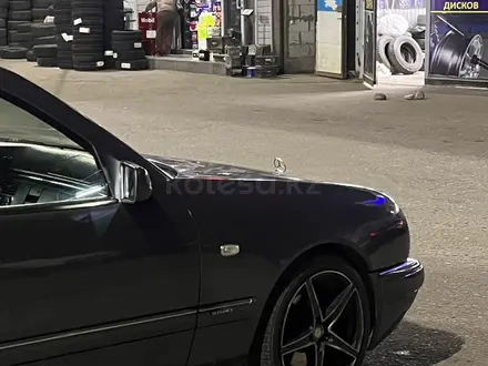 Mercedes-Benz E 320 1995 года за 3 800 000 тг. в Алматы – фото 8