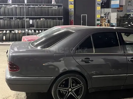 Mercedes-Benz E 320 1995 года за 3 800 000 тг. в Алматы – фото 9