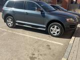Volkswagen Touareg 2006 года за 6 900 000 тг. в Актобе – фото 5