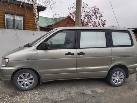 Toyota Noah 2001 года за 3 100 000 тг. в Семей