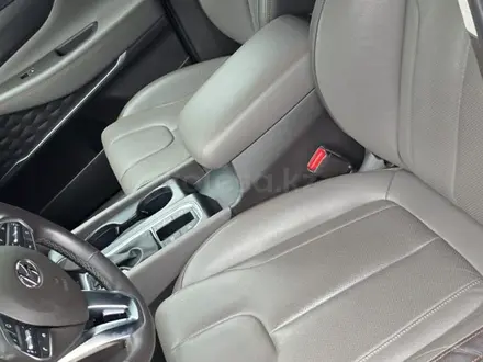 Hyundai Santa Fe 2020 года за 13 100 000 тг. в Алматы – фото 10