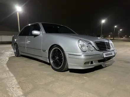 Mercedes-Benz E 320 2001 года за 4 900 000 тг. в Актау – фото 2