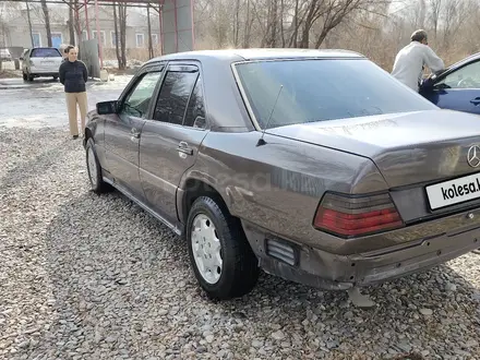 Mercedes-Benz E 220 1993 года за 1 500 000 тг. в Текели – фото 5