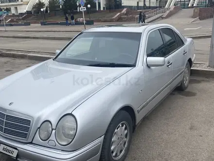 Mercedes-Benz E 200 1997 года за 2 500 000 тг. в Астана – фото 4
