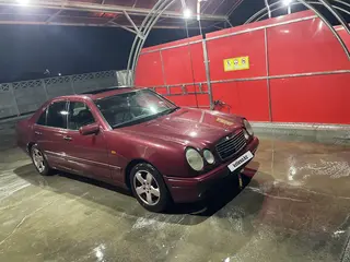 Mercedes-Benz E 320