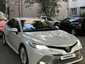 Toyota Camry 2018 года за 13 800 000 тг. в Алматы