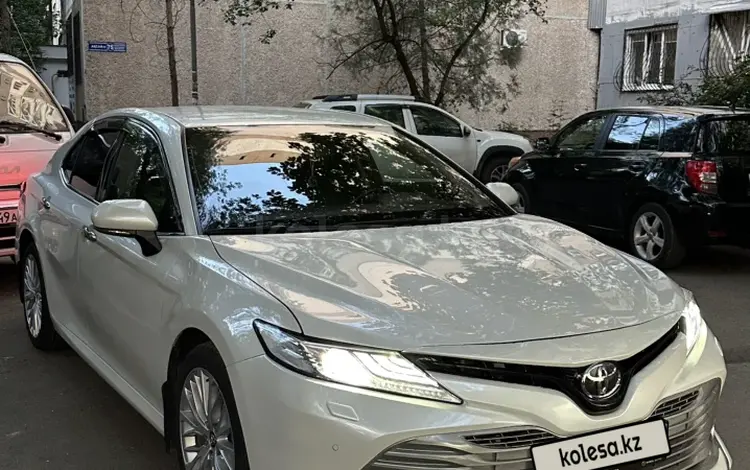 Toyota Camry 2018 года за 13 800 000 тг. в Алматы