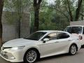 Toyota Camry 2018 года за 13 800 000 тг. в Алматы – фото 2