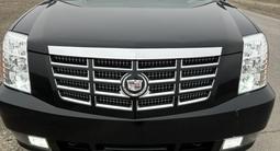 Cadillac Escalade 2008 года за 9 000 000 тг. в Атырау