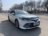 Toyota Camry 2018 года за 14 800 000 тг. в Алматы – фото 2