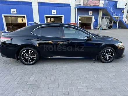 Toyota Camry 2020 года за 13 200 000 тг. в Караганда – фото 3